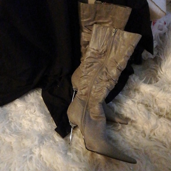 Boots - Picture 3 of 3
